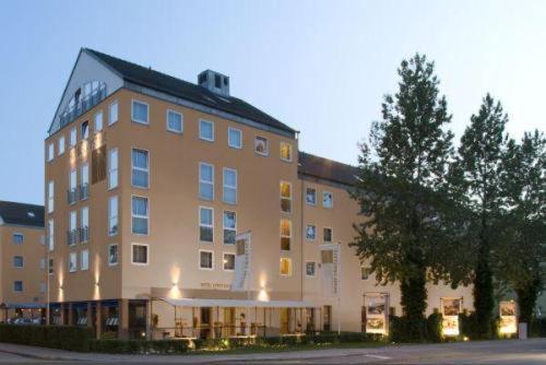 Hotel Lifestyle Landshut Bagian luar foto